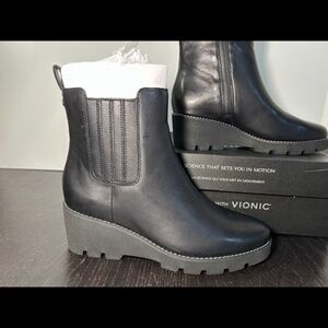 Vionic Aria Water Repellent Leather Platform Wedge Boots Black Womans 8M